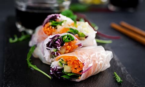  Vietnamese Food: A Culinary Odyssey - Unveiling the Symphony of Flavors and Cultural Tapestry